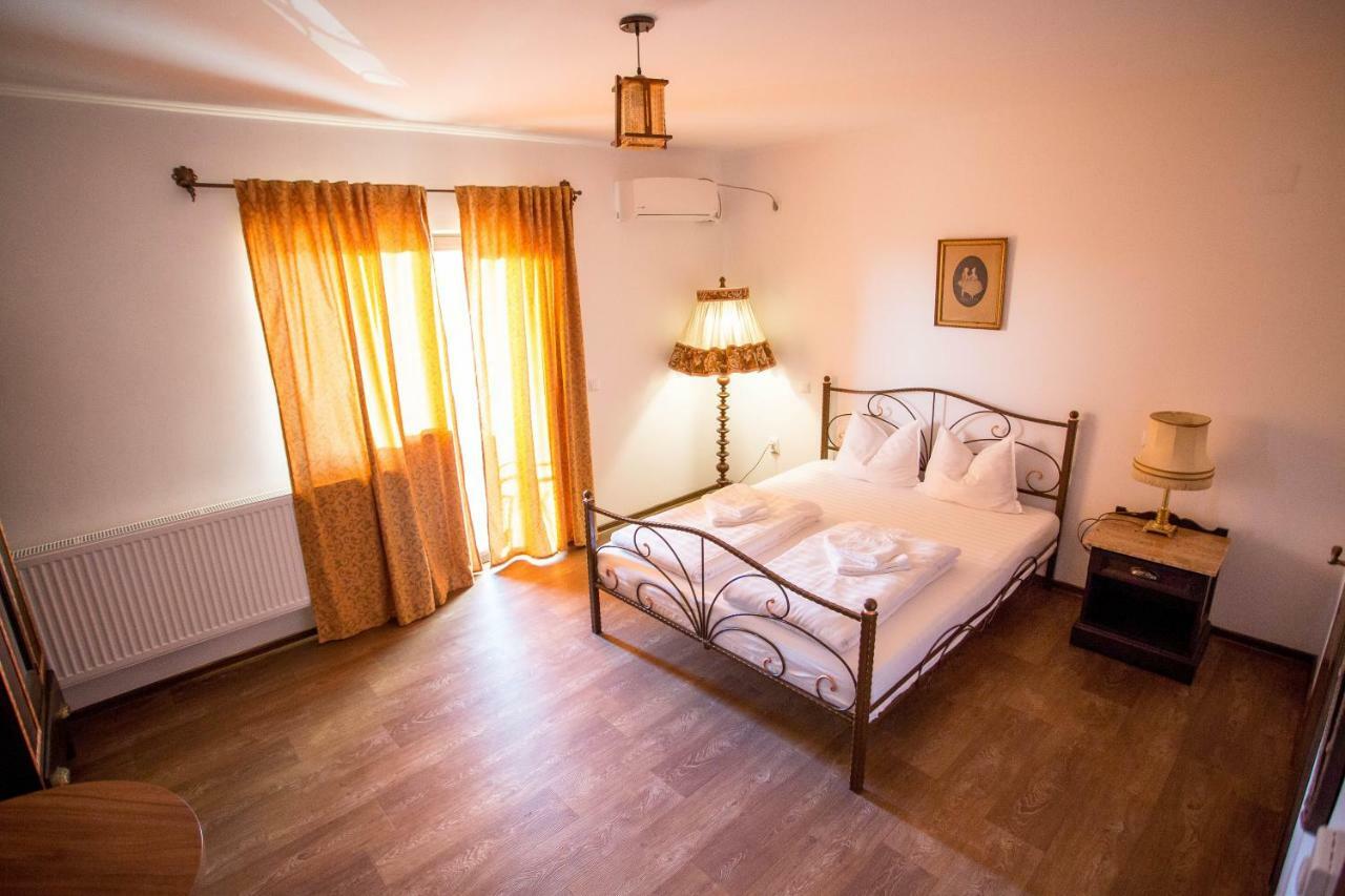 Sara, Alba Alba Iulia Luaran gambar